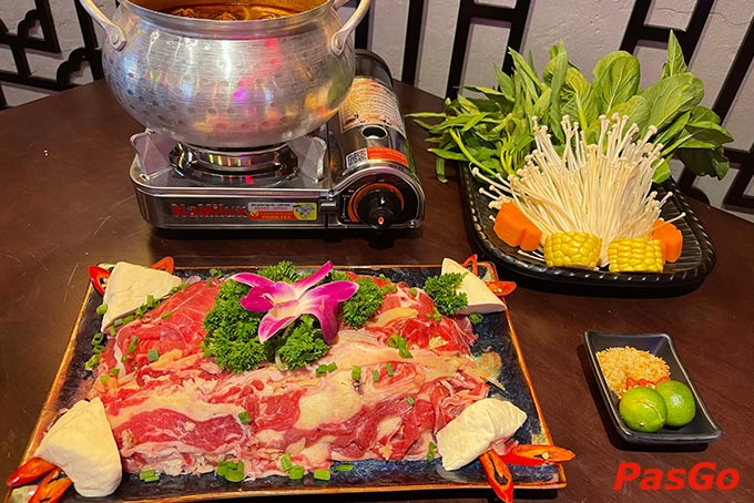 Những nồi lẩu thơm ngon, những món ăn được chế biến kỹ lưỡng từ khâu nguyên liệu đến từng món gia vị tạo nên thương hiệu riêng biệt, độc nhất của Quán Nhỏ 