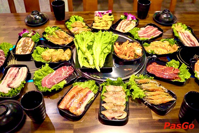 Nhà hàng Safodi Vũ Tông Phan là một địa điểm ẩm thực đa dạng với loại hình buffet nướng lẩu