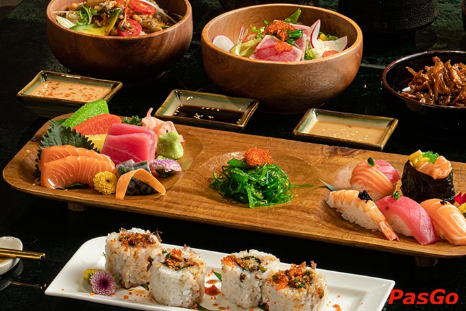 Menu đa dạng đến từ ẩm thực Hàn Quốc và Nhật Bản