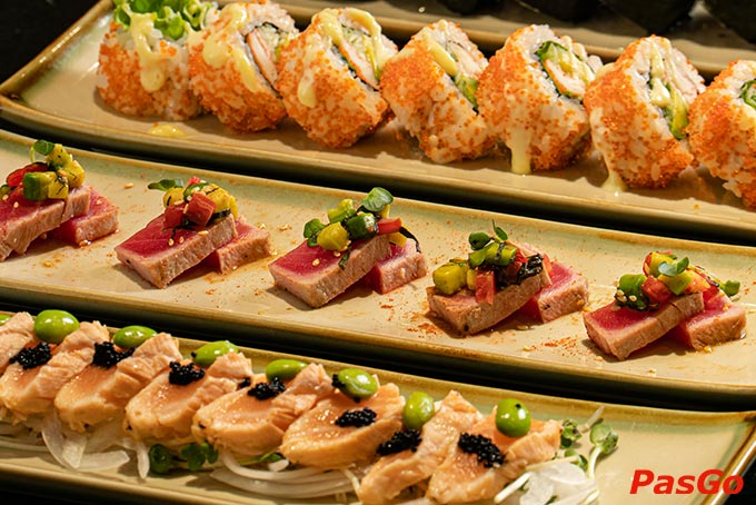 Menu đa dạng đến từ ẩm thực Hàn Quốc và Nhật Bản