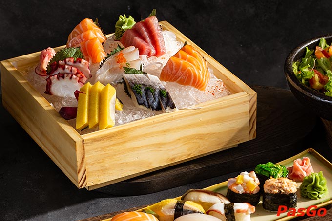 Menu đa dạng đến từ ẩm thực Hàn Quốc và Nhật Bản