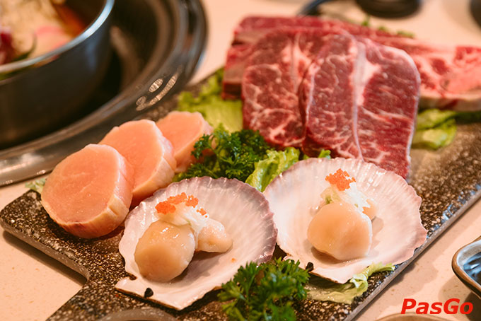 Đến Saju Sushi & BBQ thưởng thức Buffet không giới hạn hơn 60 món ăn Nhật truyền thống và sáng tạo, được phục vụ tại bàn