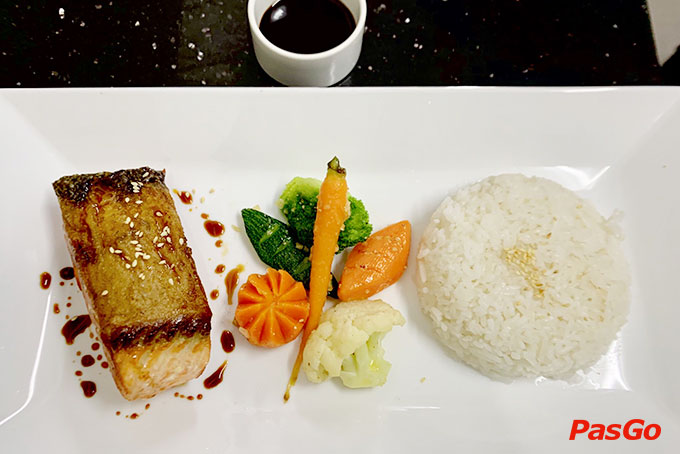 Salmon House Restaurant & Coffee Lê Quang Hòa 3