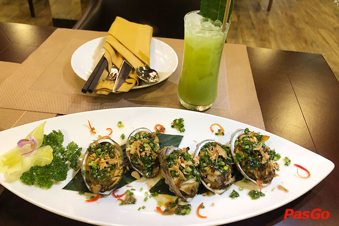 Salmon House Restaurant & Coffee Lê Quang Hòa 4