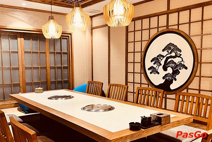 Không gian ấm cúng với nội thất được bài trí khéo léo, ấn tượng ở Shiba Sushi Đào Tấn