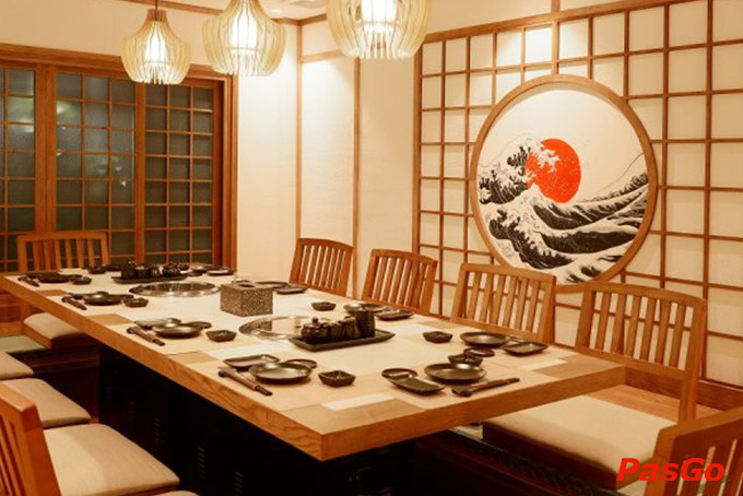 Không gian ấm cúng với nội thất được bài trí khéo léo, ấn tượng ở Shiba Sushi Đào Tấn