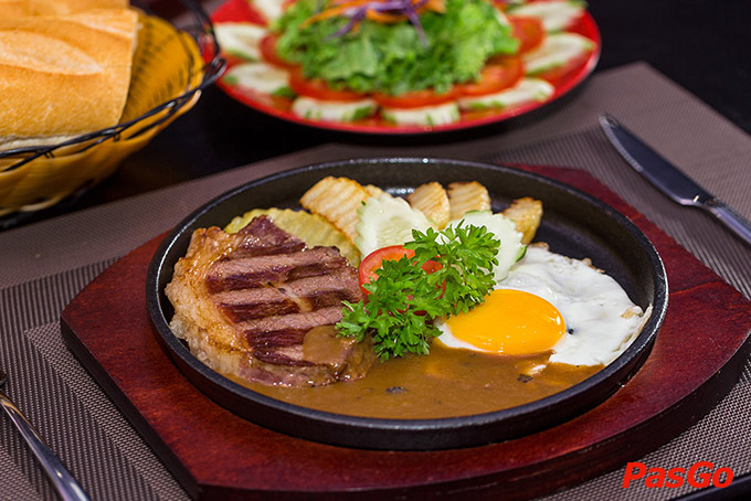 Nhà hàng Steak Way Discovery Complex Cầu Giấy 8