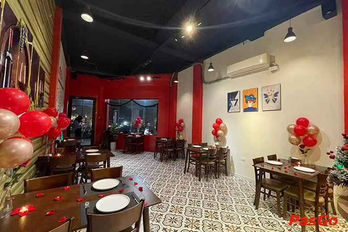 Khi hương vị thơm ngon, cảm giác mọng nước của Bít Tết đang xâm chiếm vị giác bạn, một ly rượu vang đượm vị chắc chắn sẽ là sự kết hợp tuyệt vời nhất, bùng nổ vị giác của bạn