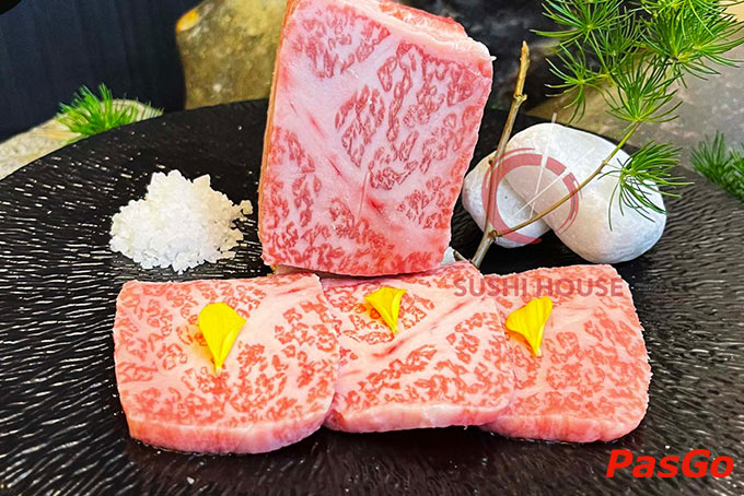 Bạn sẽ khó có thể cưỡng lại trước sự hấp dẫn của những món ăn tại Sushi House Vạn Phúc