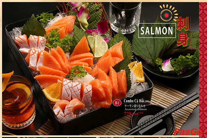 Từ những lát cá tươi sống, món Sashimi trở nên hấp dẫn hơn bao giờ hết qua đôi bàn tay người đầu bếp với các bày biện, trang trí cầu kỳ, bắt mắt đến mức được nâng tầm lên trở thành nghệ thuật