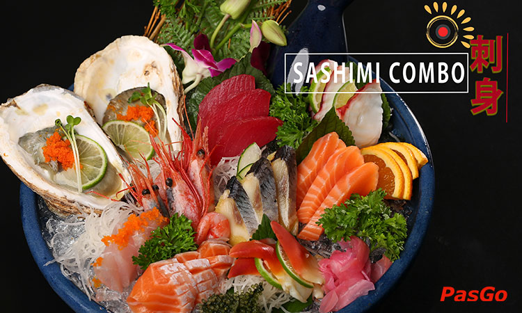 Từ những lát cá tươi sống, món Sashimi trở nên hấp dẫn hơn bao giờ hết qua đôi bàn tay người đầu bếp với các bày biện, trang trí cầu kỳ, bắt mắt đến mức được nâng tầm lên trở thành nghệ thuật