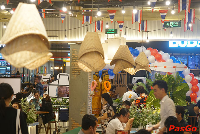 Thai Market Giga Mall sở hữu không gian thiết kế theo phong cách chợ Thái truyền thống