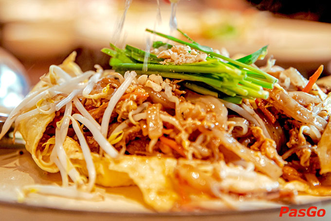 Tất cả những hương vị ấy hòa quyện vào nhau, tạo nên món ăn truyền thống đặc trưng của ẩm thực Thái đầy độc đáo