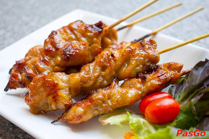 Đủ các món ăn súp tom yum hải sản, pad thai hải sản, gỏi đu đủ đặc biệt Somtam Lover,… ở Thai Market mang đến một trải nghiệm khó quên