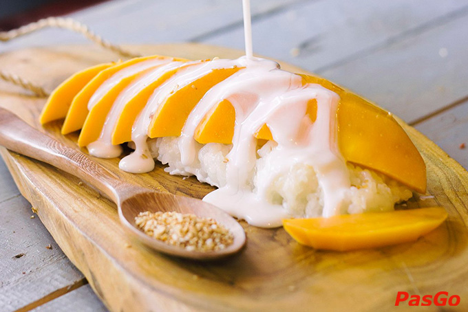 Đủ các món ăn súp tom yum hải sản, pad thai hải sản, gỏi đu đủ đặc biệt Somtam Lover,… ở Thai Market mang đến một trải nghiệm khó quên