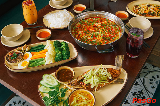 Tất cả những hương vị ấy hòa quyện vào nhau, tạo nên món ăn truyền thống đặc trưng của ẩm thực Thái đầy độc đáo