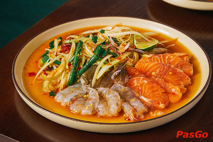 Sự hoà trộn giữa các nguyên liệu tươi ngon, phong phú chắc chắn sẽ khiến thực khách thích mê sau lần thưởng thức đầu tiên