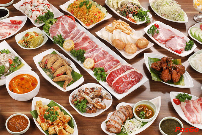 Và rất nhiều món ăn đường phố Thái Lan cũng sẽ được phục vụ nhằm làm đa dạng cho bữa tiệc của thực khách 