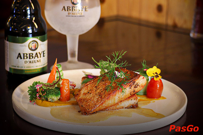 Dù là món Âu hay món Á thì đều được chế biến rất chuẩn mực đảm bảo hương