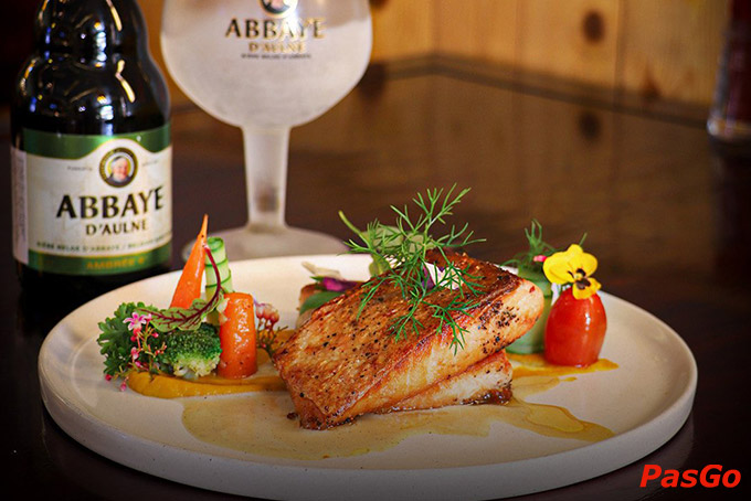 The Anchor (Restaurant & Bierhaus) Trần Phú thuộc chuỗi nhà hàng Á Âu kết hợp với đồ uống nhập khẩu