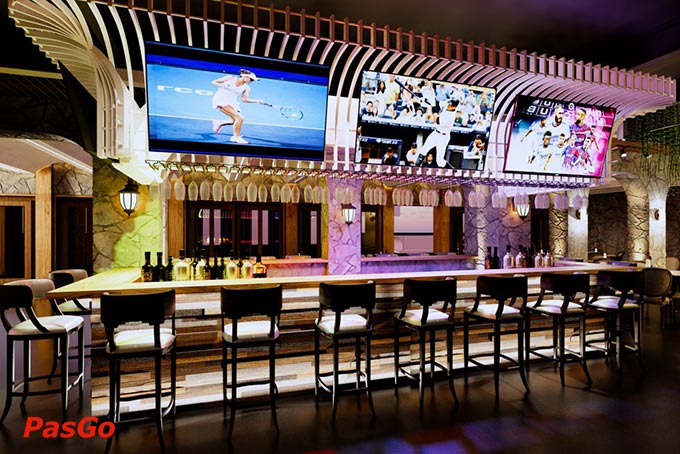 Nhà hàng The Anchor (Restaurant & Bierhaus) tọa lạc tại số 83-85-87 Đ.Trần Phú, Hải Châu 1, Q. Hải Châu, sang trọng, hiện đại nhưng không kém phần ấm cúng