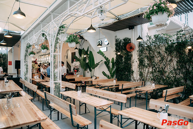 Nhà hàng The Anchor (Restaurant & Bierhaus tọa lạc tại số 63A Trần Quốc Thảo, Phường Võ Thị Sáu, Quận 3, sang trọng, hiện đại nhưng không kém phần ấm cúng