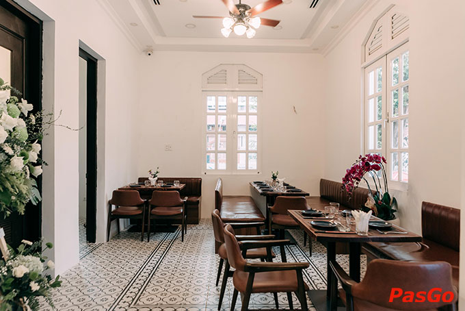 Nhà hàng The Anchor (Restaurant & Bierhaus tọa lạc tại số 63A Trần Quốc Thảo, Phường Võ Thị Sáu, Quận 3, sang trọng, hiện đại nhưng không kém phần ấm cúng