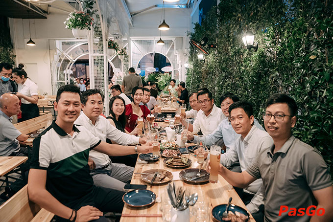 Tại nhà hàng The Anchor Trần Quốc Thảo bạn có thể yên tâm và thoải mái mời bạn bè thưởng thức tiệc Âu ngay tại không gian gia đình để đảm bảo riêng tư mà vẫn sang trọng và ấm cúng.