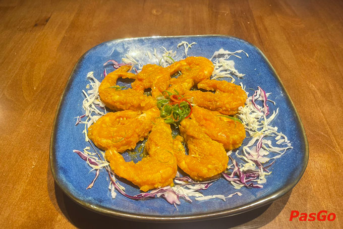 Có hơn 100 món ăn đa dạng chắc chắn sẽ thỏa mãn được mỹ vị của các thực khách khó tính nhất