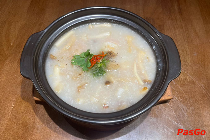 Thức ăn được chế biến cầu kỳ và trang trí sang trọng rất phù hợp cho khách hàng yêu thích checkin