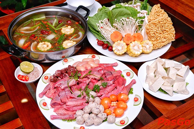 Một món ăn, ai ăn cũng hợp, với vị thanh ngọt, thơm nức mà Thiên Mộc mang đến qua nồi lẩu chim kê mọc trứng