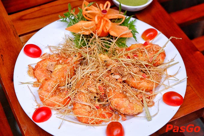 Tôm rang muối mang hương vị đặc trưng, đậm đà, lạ miệng