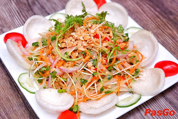 Nộm rau mầm da trâu rất được yêu thích khi khách hàng đến với Thiên Mộc