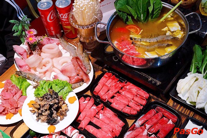 Lẩu ngon không thể thiếu đồ nhúng hấp dẫn và tại Thủy Lẩu Nguyễn Hiền, chắc chắn bạn sẽ không thể bỏ qua thịt bò tươi ngon, chất lượng