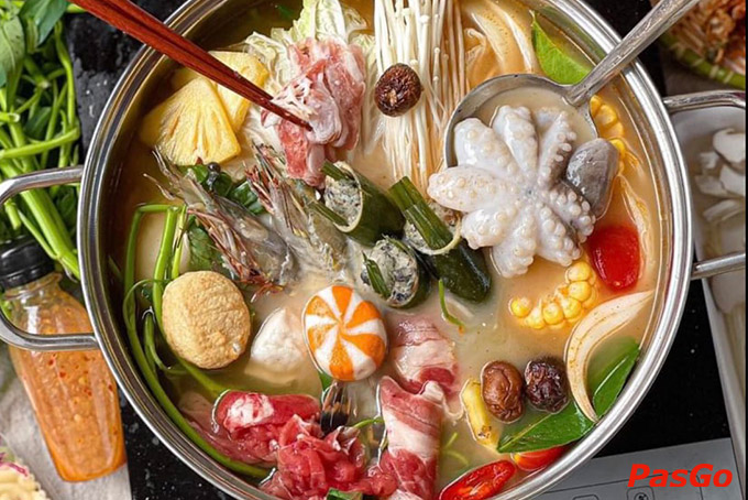 Bên cạnh các món nướng, bạn nhất định cũng không nên bỏ qua những món lẩu đậm đà đặc sắc