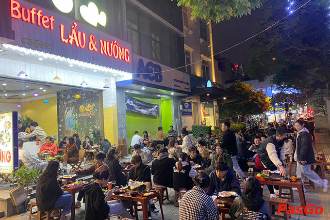 Nhà hàng Tlove tọa lạc tại số 98 Nguyễn Khánh Toàn, P. Quan Hoa, Q. Cầu Giấy