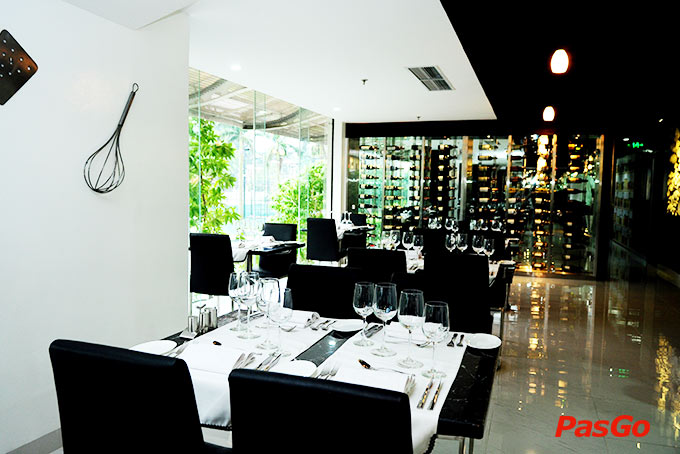 Nhà hàng Top Chef Hoàng Hoa Thám 21