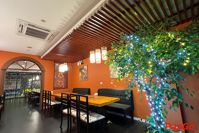 Nhà hàng sở hữu không gian rộng rãi, thoáng mát