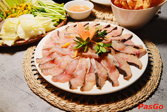 Nguyên liệu chủ đạo là các loại cá tươi ngon như cá lăng, cá tầm... được lựa chọn kỹ càng và đạt chuẩn an toàn vệ sinh thực phẩm