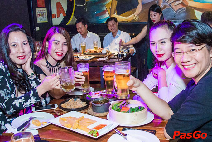 Nhà hàng Vuvuzela Phạm Ngọc Thạch 13