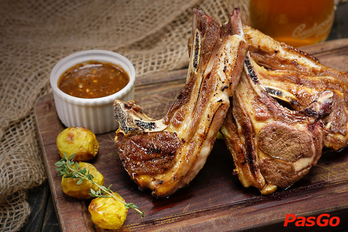 Nhà hàng Vuvuzela Phạm Ngọc Thạch 4