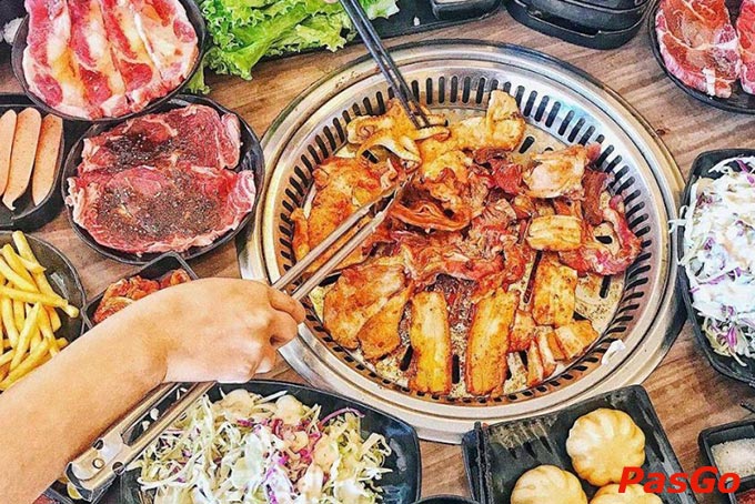 Nhà hàng Wang Buk Tây Hồ là một trong những địa điểm ẩm thực Hàn Quốc nổi tiếng với loại hình buffet nướng lẩu