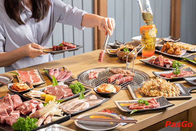 Yakimono nổi tiếng với các loại sốt ướp trứ danh, đảm bảo dậy hương vị tươi ngon của hơn 60 món nướng chuẩn vị Nhật