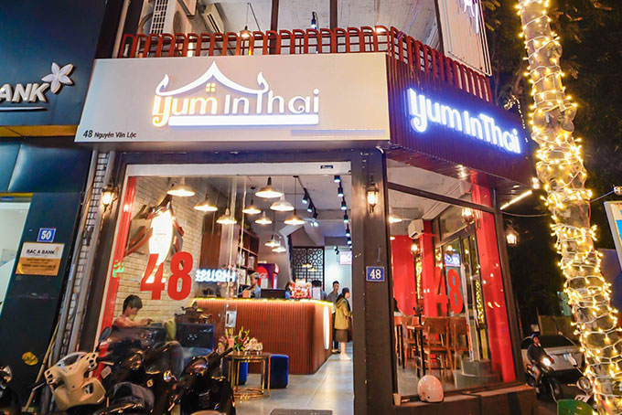 Với quy mô 3 tầng cùng sức chứa 170 khách, Yum in Thai thực sự là địa chỉ lý tưởng để tụ họp bạn bè, tổ chức tiệc kỷ niệm, sinh nhật, liên hoan, sum họp gia đình…