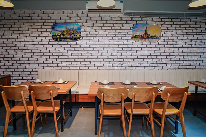 Với quy mô 3 tầng cùng sức chứa 170 khách, Yum in Thai thực sự là địa chỉ lý tưởng để tụ họp bạn bè, tổ chức tiệc kỷ niệm, sinh nhật, liên hoan, sum họp gia đình…
