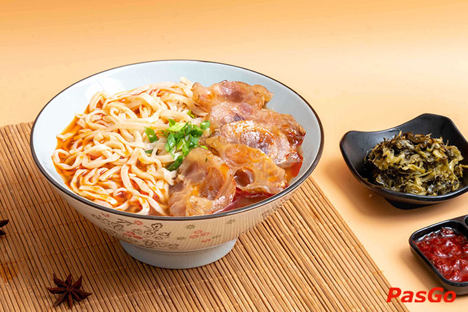 Rôm rả cùng bạn bè bên cốc trà sữa mát lạnh cùng bát mỳ tuyệt hảo chuẩn vị Đài thì còn gì tuyệt hơn