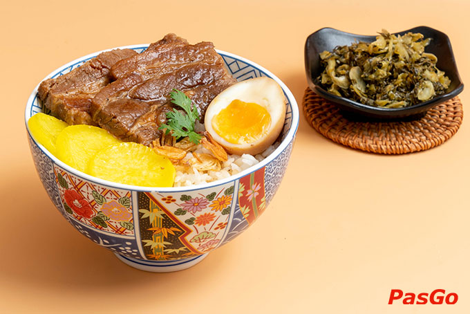 Cùng Yu Tang thưởng thức một ly trà sữa trân châu nghệ nhân mềm ngọt, xì xụp một tô mỳ nóng hổi