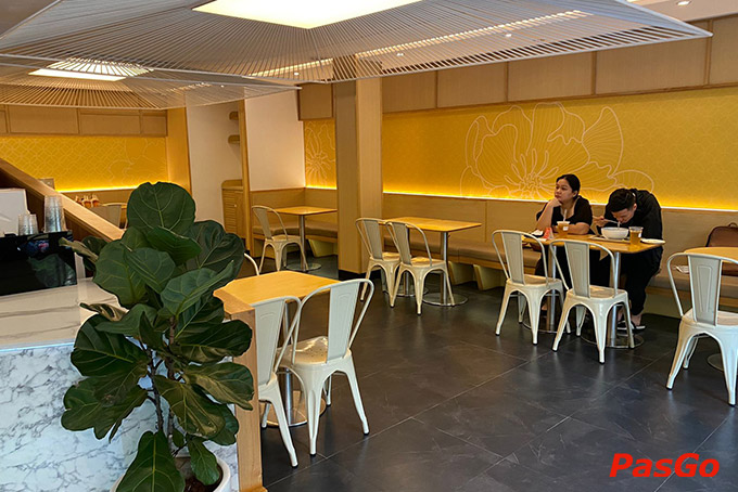 Không gian nhà hàng hiện đại, trẻ trung đậm chất xứ Đài với sức chứa 60 khách