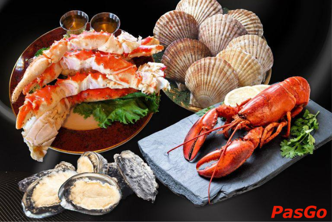 Hải sản tươi sống tại Nhà hàng Hạ Long – phong phú từ tôm hùm đến hàu, sò, bề bề chất lượng cao.