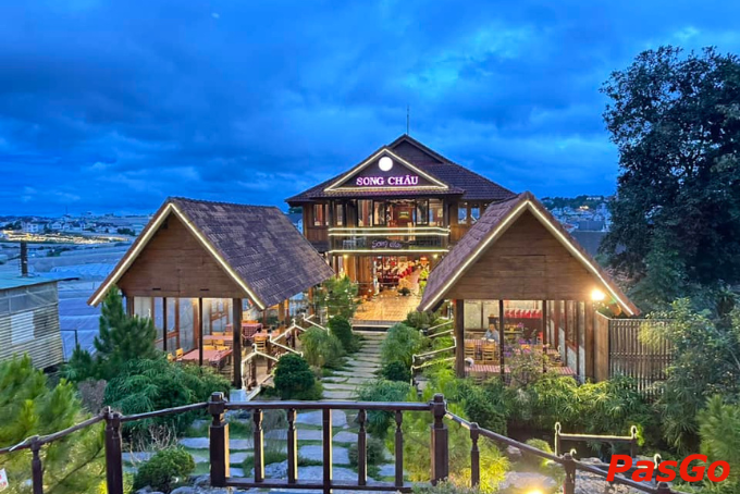 Nhà hàng Song Châu Đà Lạt không gian gỗ sang trọng, phù hợp khách đoàn